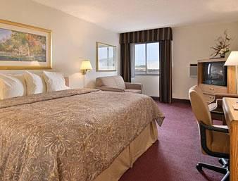 Ramada Fairview Heights Hotell Rum bild